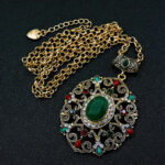 Χειροποίητο μενταγιόν με ημιπολύτιμες πέτρες