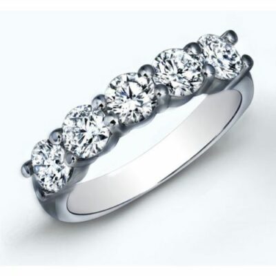 ​Κλασικό και πάντα διαχρονικό σειρέ δαχτυλίδι.