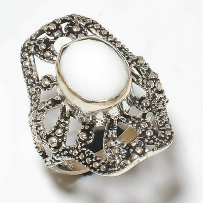 Χειροποίητο δαχτυλίδι διακοσμημένο με σπάνιο κοράλλι