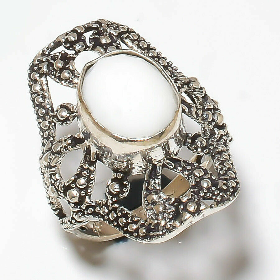 Χειροποίητο δαχτυλίδι διακοσμημένο με σπάνιο κοράλλι Χειροποίητο δαχτυλίδι διακοσμημένο με σπάνιο κοράλλι