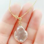 Μενταγιόν με υπέροχη φυσική baroque πέρλα