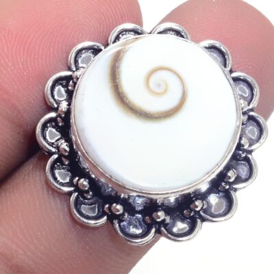 Κατασκευασμένο από μασίφ ασήμι 925 και διακοσμημένο με μία πανέμορφη ορυκτή ημιπολύτιμη πέτρα το μάτι της Σίβα