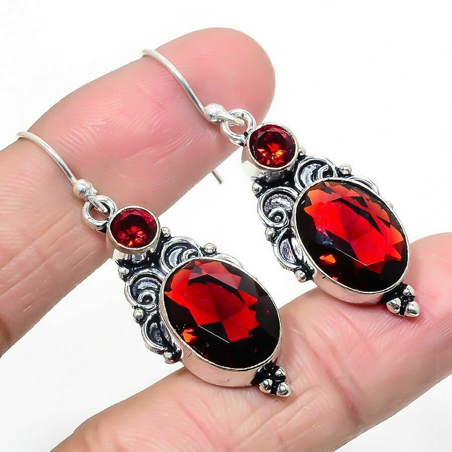 Aσήμι 925 και διακοσμημένα με κατακόκκινο λυχνίτη Μοζαμβίκης Aσήμι 925 και διακοσμημένα με κατακόκκινο λυχνίτη Μοζαμβίκης