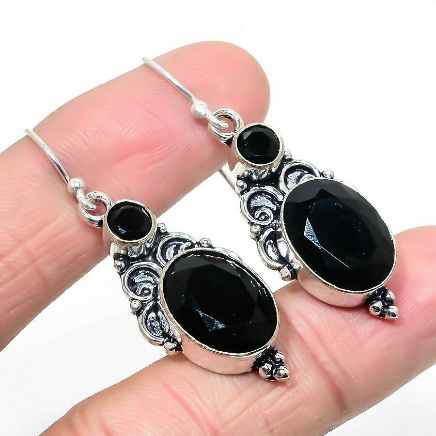 Ασήμι 925 και διακοσμημένα με πολύτιμους λίθους μαύρου όνυχα Βραζιλίας Ασήμι 925 και διακοσμημένα με πολύτιμους λίθους μαύρου όνυχα Βραζιλίας