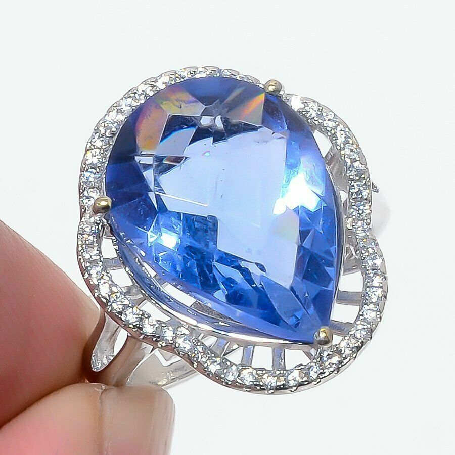 Ασήμι 925 διακοσμημένο με έναν ακαταμάχητης ομορφιάς Ασήμι 925 διακοσμημένο με έναν ακαταμάχητης ομορφιάς