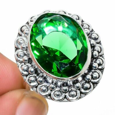 Ασήμι 925 και διακοσμημένο με καταπληκτική πράσινη πολύτιμη