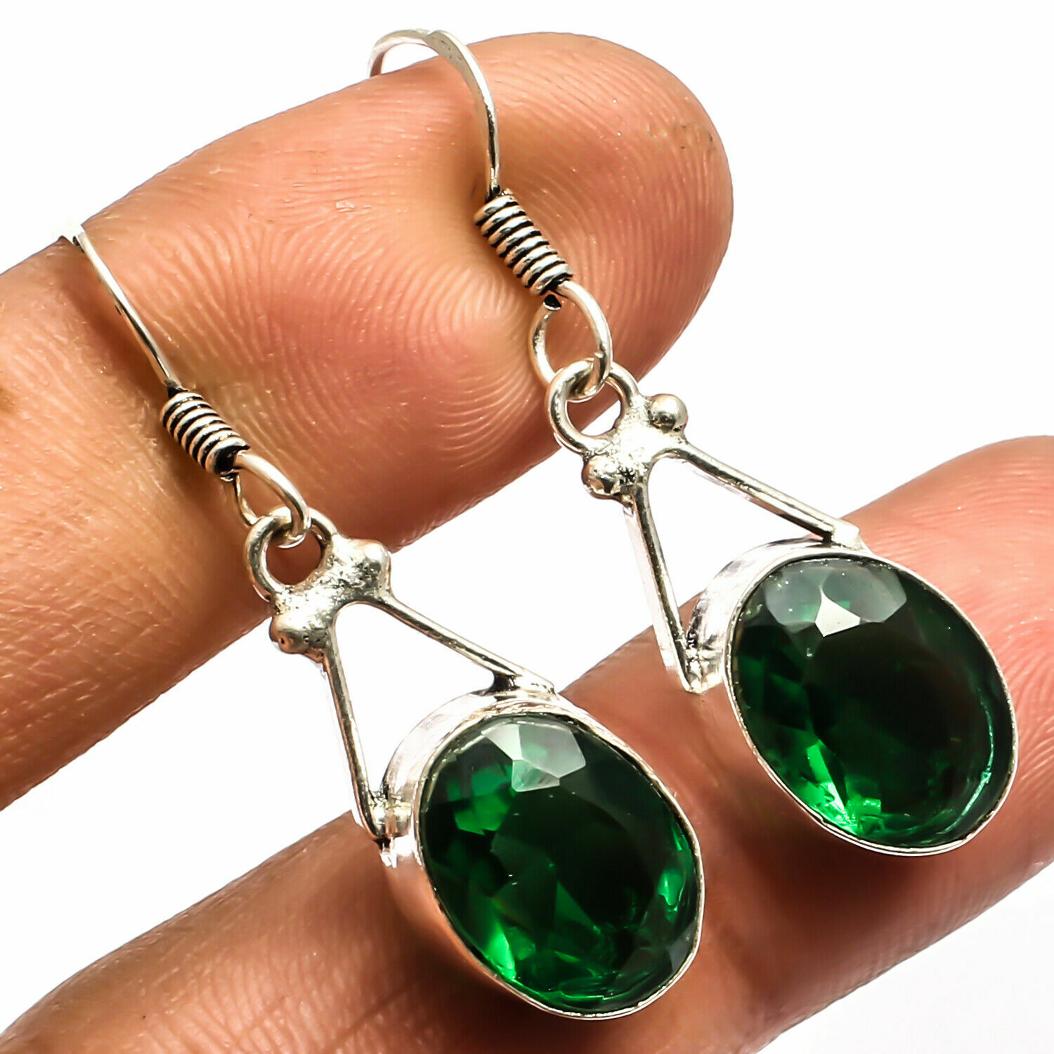 925 διακοσμημένα με ορυκτό πολύτιμο λίθο Chrome Diopside. 925 διακοσμημένα με ορυκτό πολύτιμο λίθο Chrome Diopside.