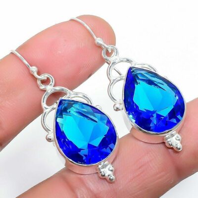 Χειροποίητα σκουλαρίκια κατασκευασμένα από ασήμι 925 και διακοσμημένα με πολύτιμα μπλε τοπαζ