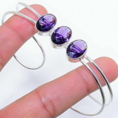 Χειροποίητο βραχιόλι κατασκευασμένο από ασήμι 925 διακοσμημένο με τρεις αμέθυστους