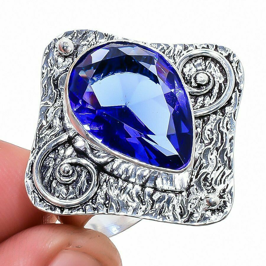 Ασήμι 925 και διακοσμημένο με λαμπερό μπλε τοπάζι Ασήμι 925 και διακοσμημένο με λαμπερό μπλε τοπάζι