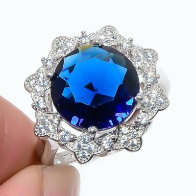 Δαχτυλίδι χειροποίητο ασήμι 925 διακοσμημένο με Μπλε ζαφείρι της Μαδαγασκάρης.