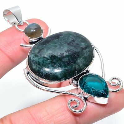 Χειροποίητo ινδικό μενταγιόν με Green Leafe Jasper!