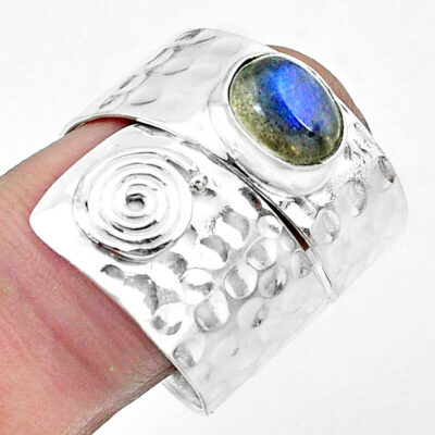 Δαχτυλίδι χειροποίητο ασήμι 925 διακοσμημένο με φυσικό μπλε λαμπραντορίτη.